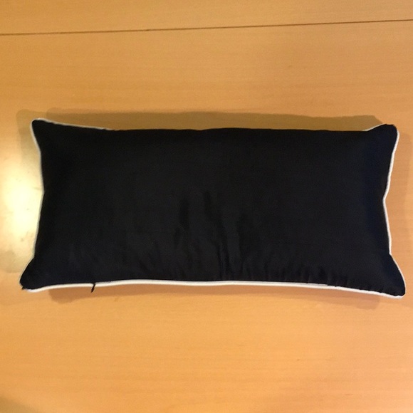 Black/ivory raw silk accent pillow, oblong - Picture 5 of 6